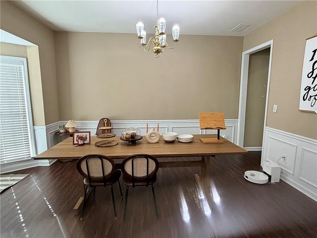 4 bed, 2.5 bath, 2658 sqft, $2,800 — Photo 3