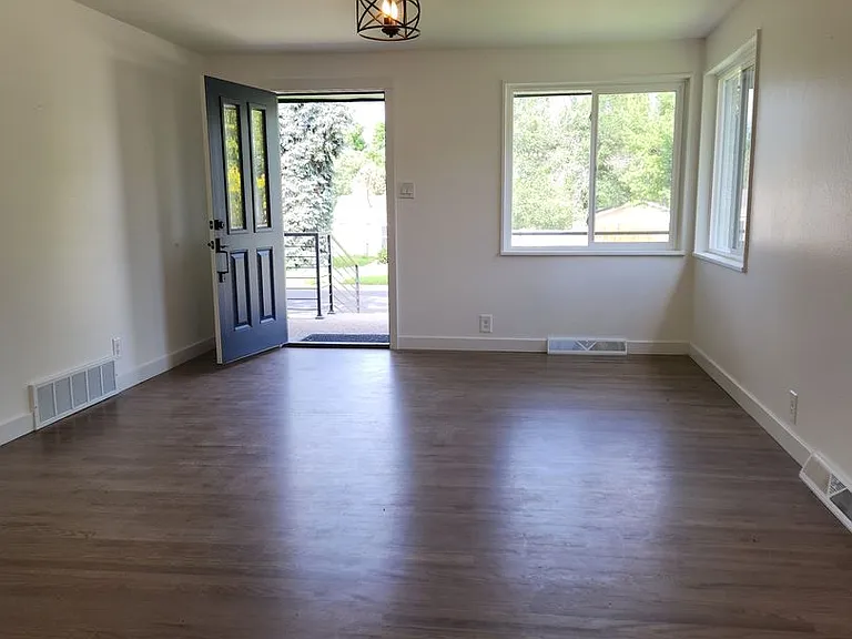 5060 S Fox St — Photo 3
