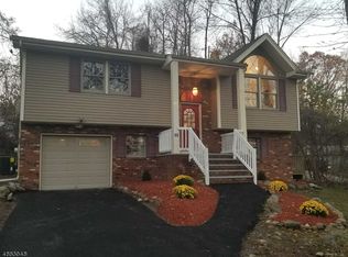 55 Black Oak Dr, Vernon, NJ 07462