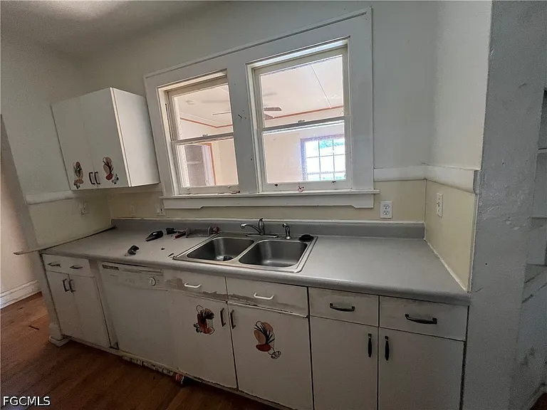 3835 Lake St — Photo 5