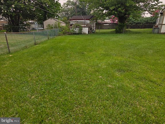 3rd image of 2307 Holyoke Rd