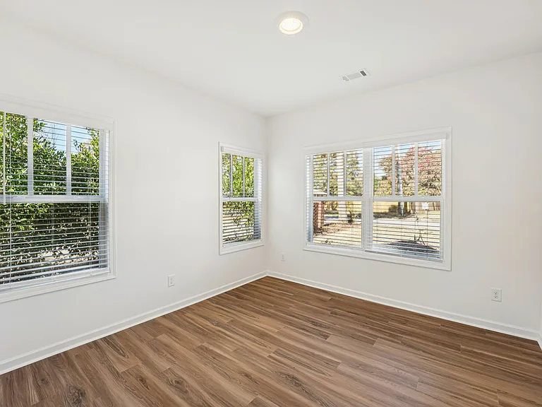 Quinn Residences at Dorchester Place — Photo 77