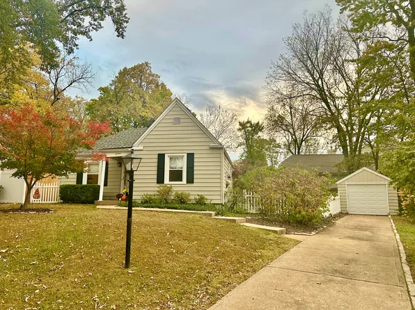 16 Silver Ln, Saint Louis, MO 63122