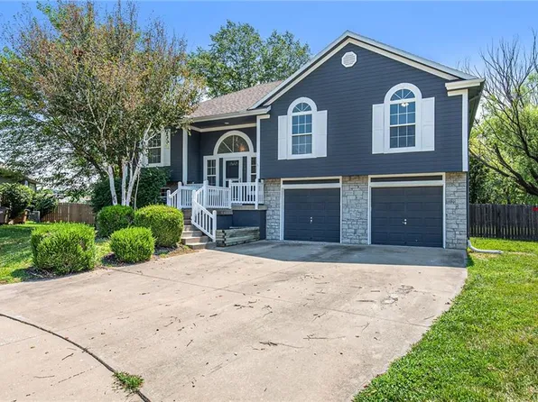 1101 White Oak Ct, Raymore, MO 64083