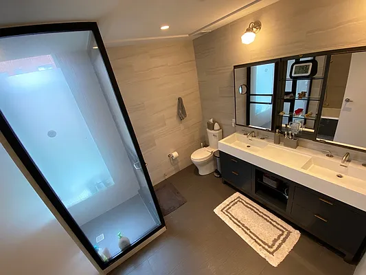 Rented by Extell Marketing Group LLC | media 22