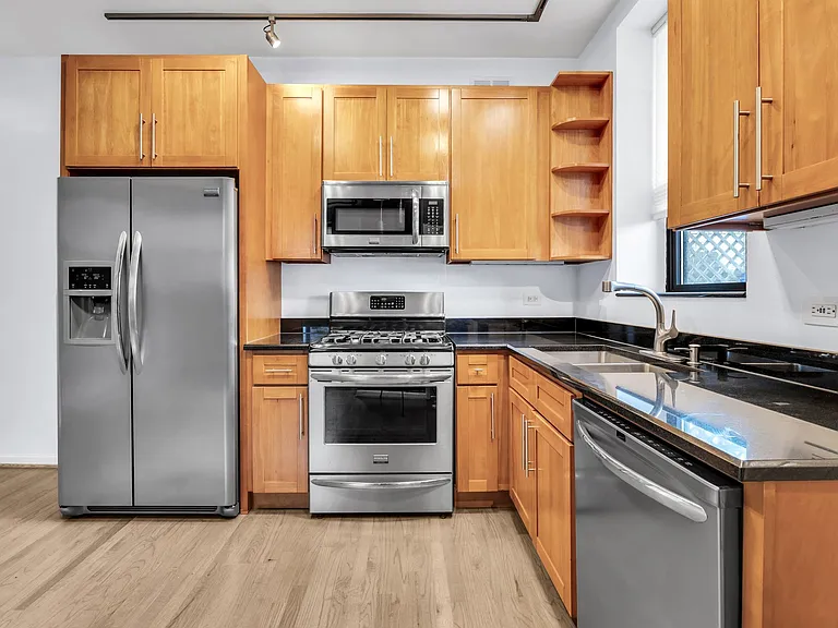 841 W 33rd St #1R — Photo 3