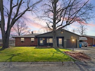 4917 W Hill Dr, Godfrey, IL 62035