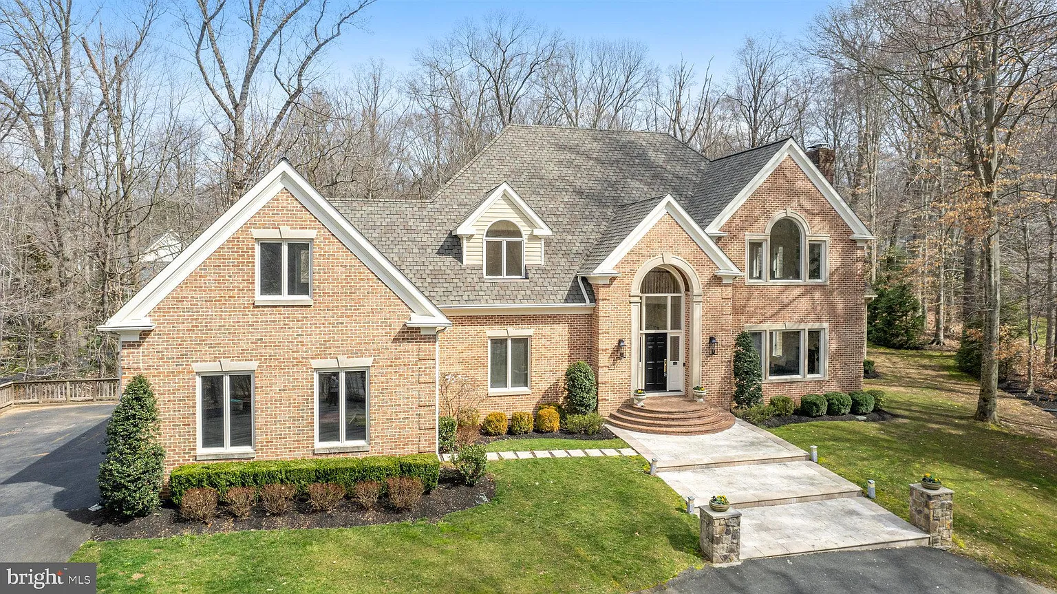 181 River Park Dr photo 1