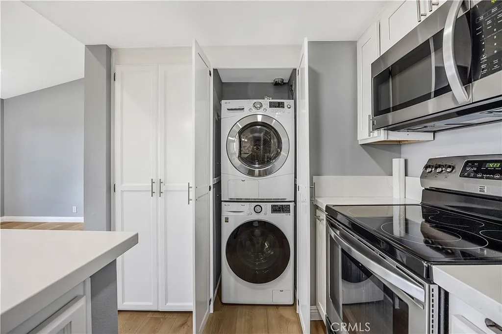 2 bed, 693 sqft, $3,250 — Photo 4