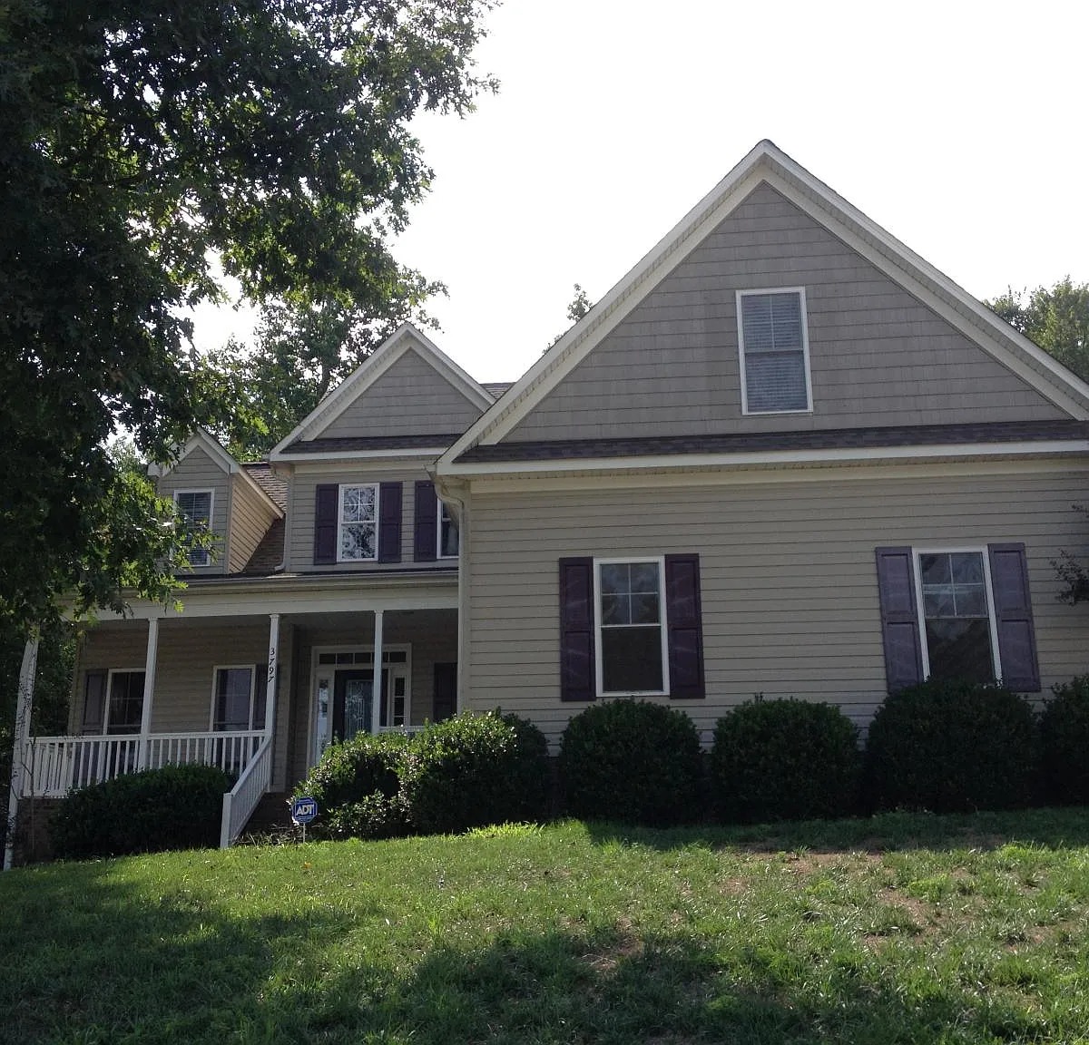 4 bed, 2.5 bath, 2332 sqft, $2,100 — Photo 1