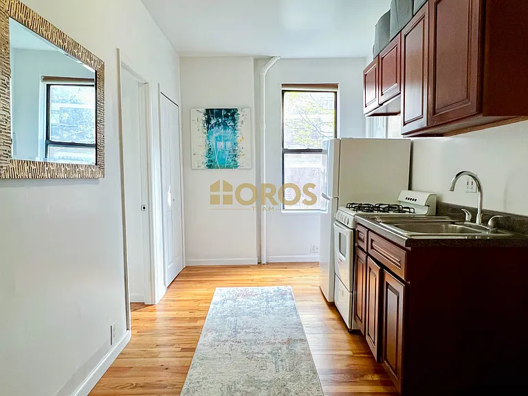 238 E 7th St #14 — Photo 1