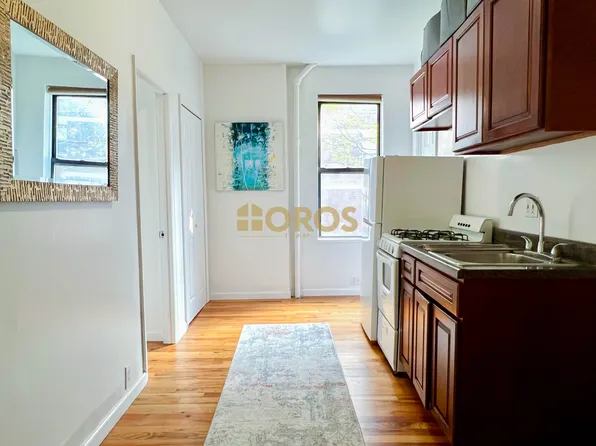 238 East 7th Street image 1 of 8