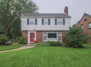 627 E Birch Ave, Whitefish Bay, WI 53217