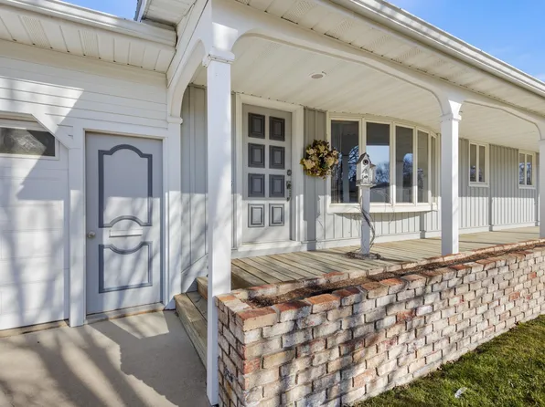 202 W James Ave, Marshall, MN 56258