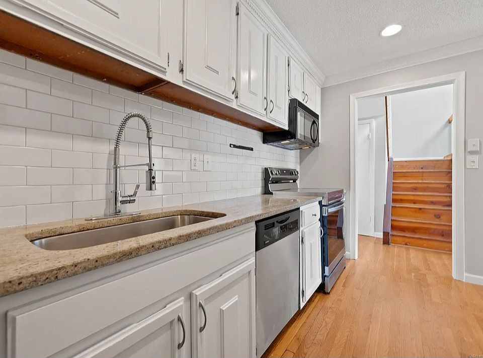 1st image of 140 Kane St APT B3