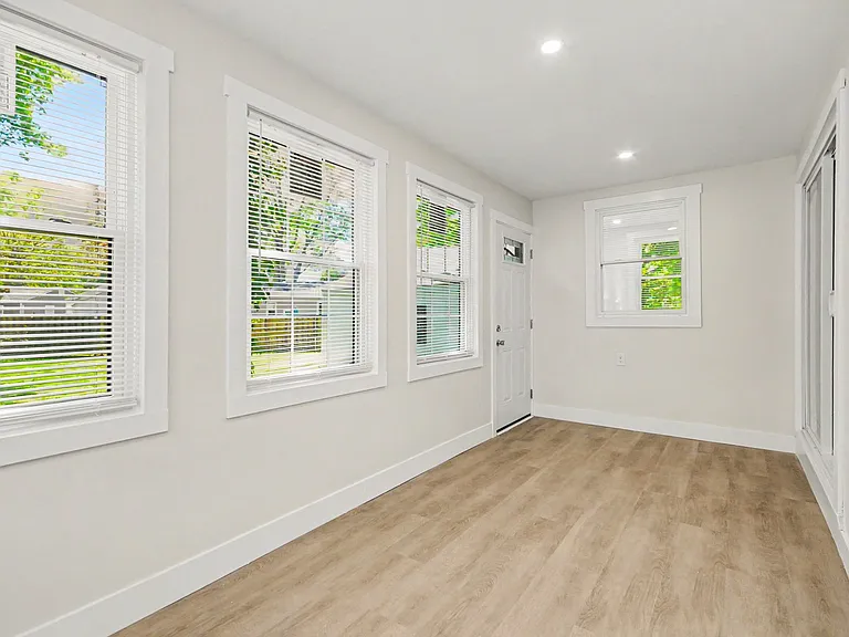27157 Lucerne Dr — Photo 22