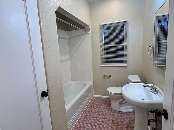 5th image of 692 Dutton Ave #692