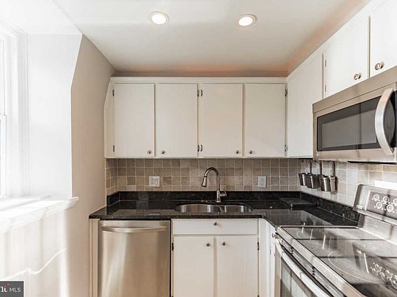 4th image of 3019 S Buchanan St APT C1