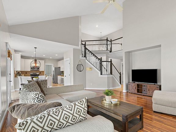 4th image of 7300 Halcyon Pl