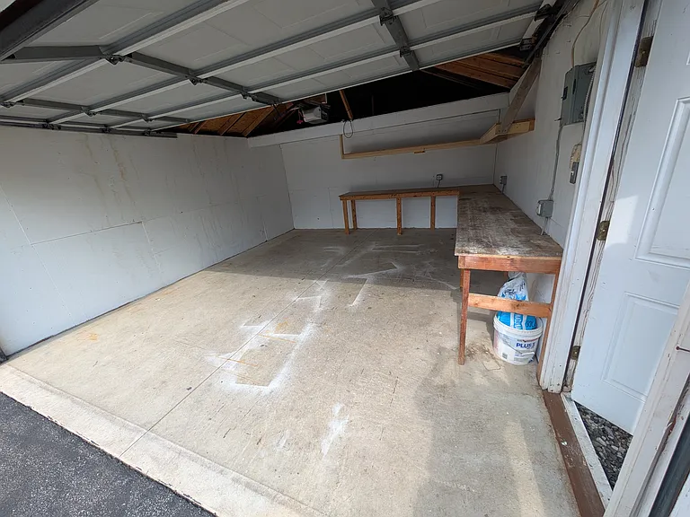 W Roland Rd — Photo 4