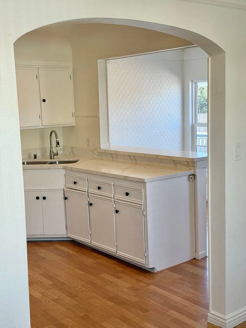 North Redondo Single Family Home with 2-Car Garage — Photo 3