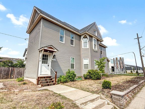 3rd image of 2600 University Ave NE #1