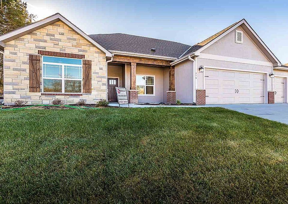 1st image of 216 Hunter Dr