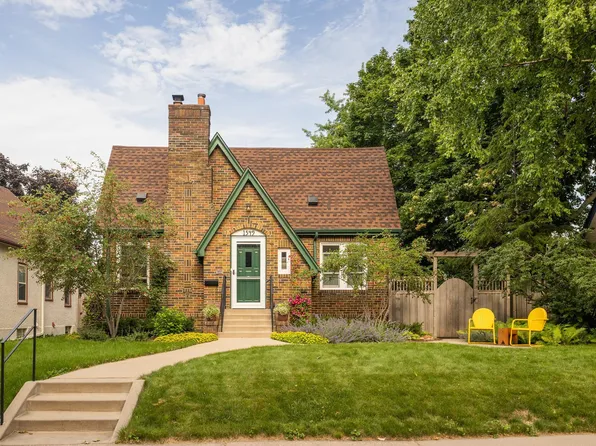 1549 Simpson St, Saint Paul, MN 55108