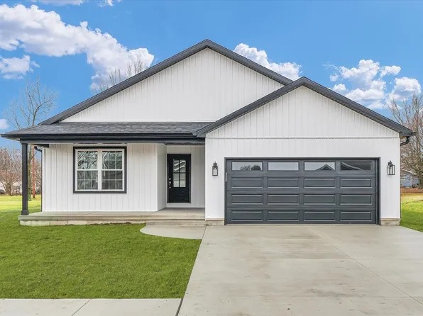 311 E Meuser Dr, Paxton, IL 60957