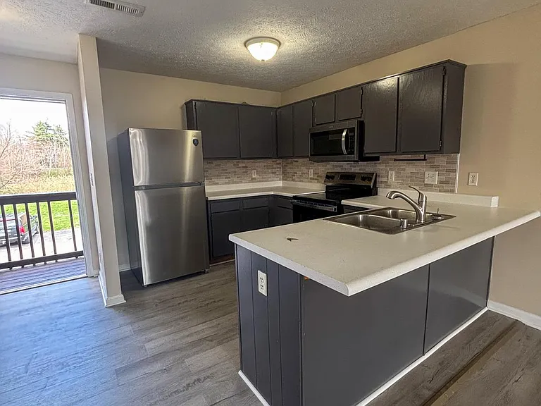 Cardinal Creek Apartments — Photo 25