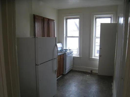 Rented by Alexiou Realty | media 3