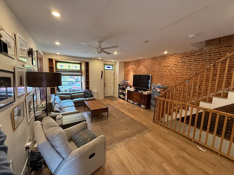 3202 Elliott St — Photo 2
