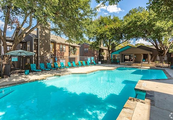Swimming Pool & Club House