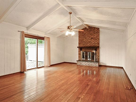 4th image of 2742 Brassie Ave