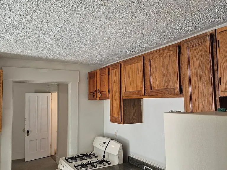453 Maple St — Photo 3