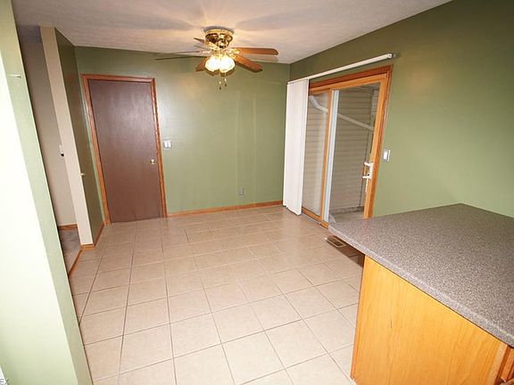 4th image of 2998 Fair Oaks Dr