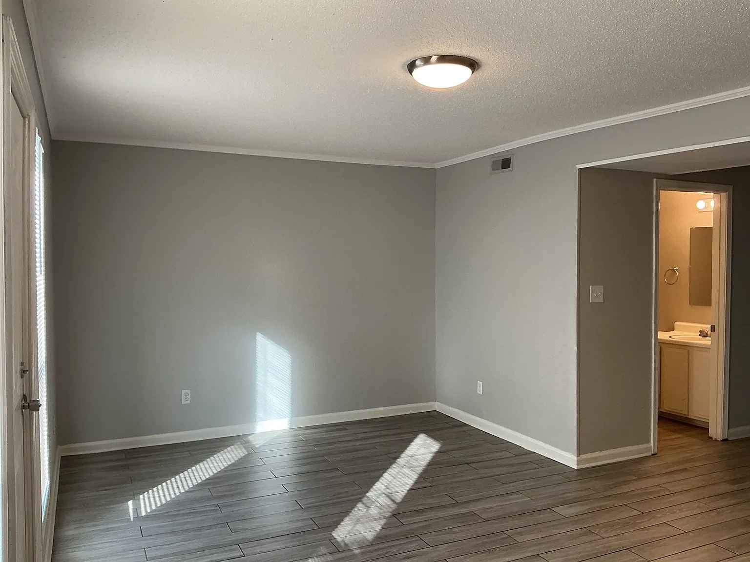 2 bed, 1.5 bath, 1044 sqft, $1,025 — Photo 4