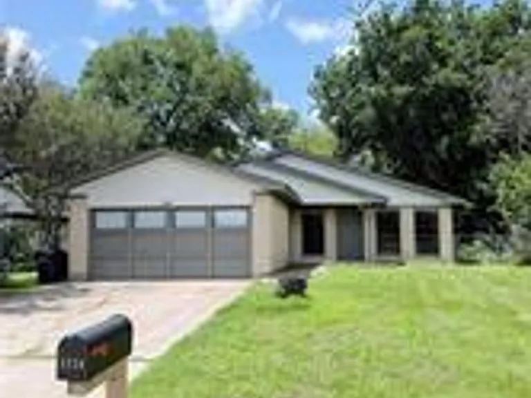 1118 Dexter Dr S — Photo 1