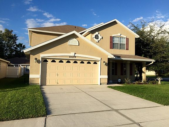 Friendly Neighborhood
						:
						Big corner lot.