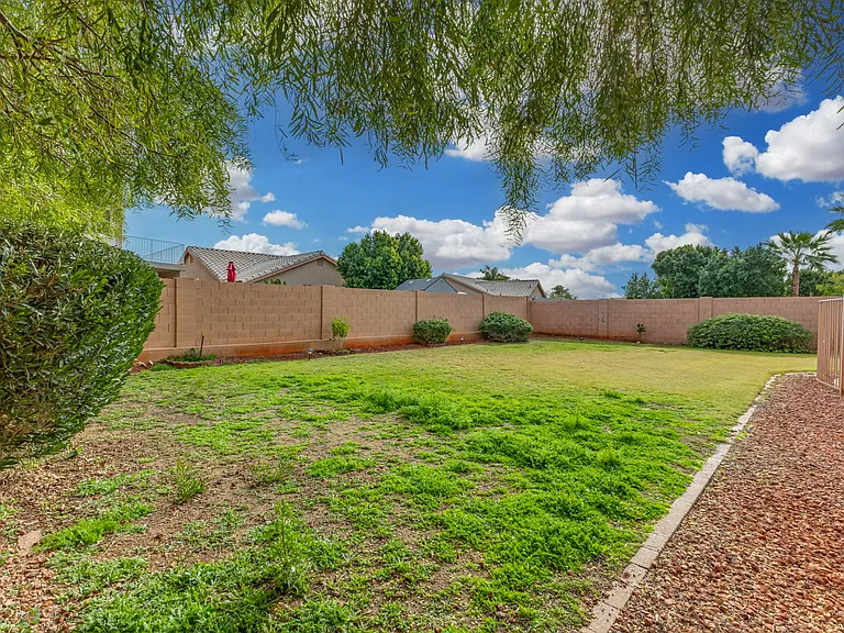 15221 N 87th Dr — Photo 38