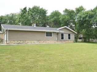 3525 S 124th St, New Berlin, WI 53151