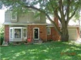 8803 W 98th Ter, Overland Park, KS 66212