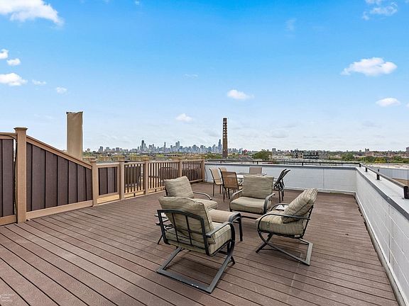 2nd image of 1915 W Diversey Pkwy APT 502