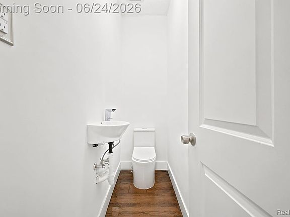 4th image of 2552 N La Salle Gdns