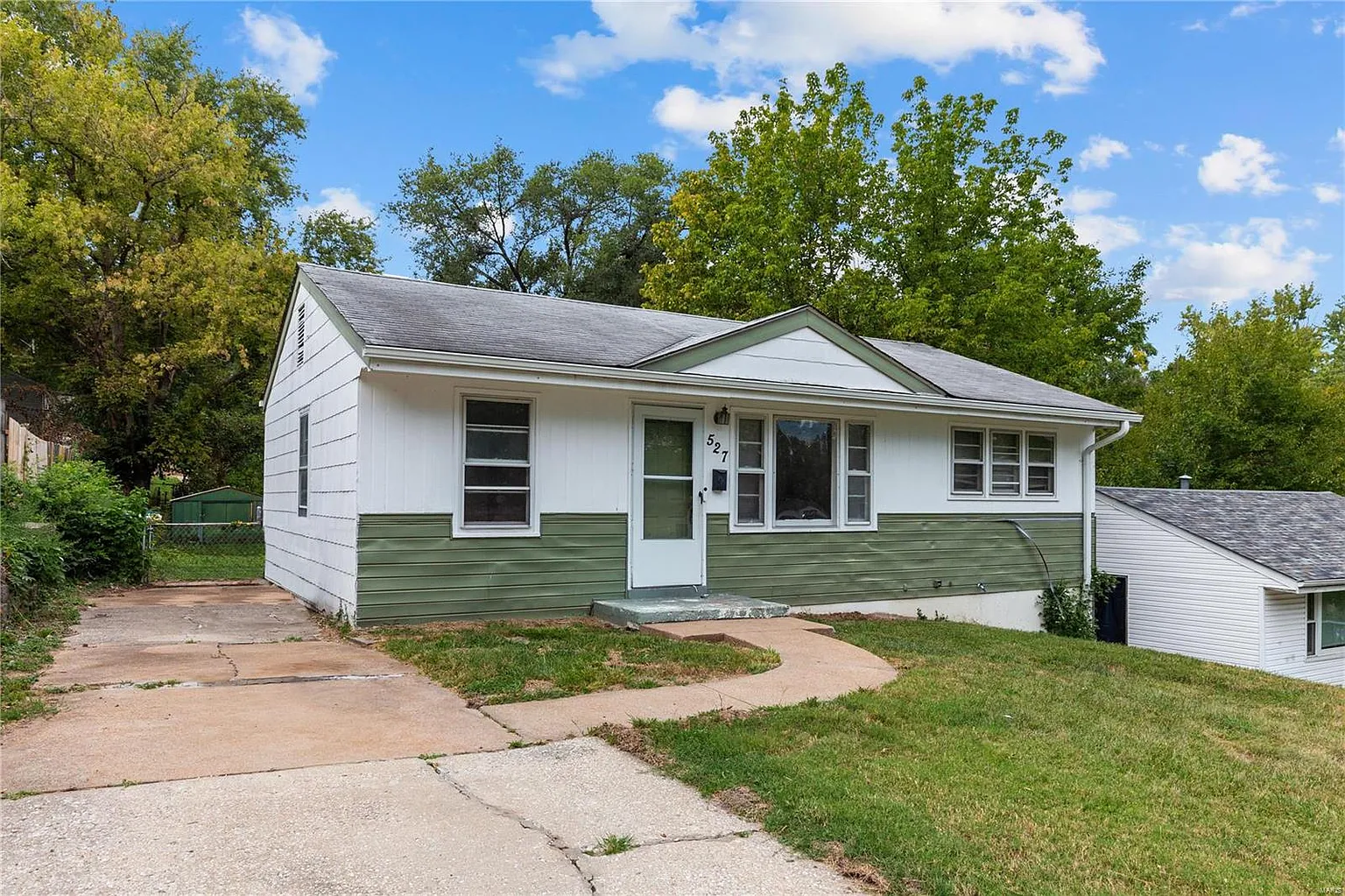 527 Ames Pl photo 1