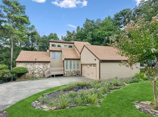 1616 Maple Ridge Dr, Suwanee, GA 30024