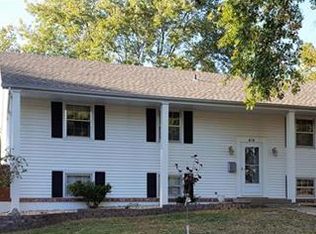 414 SW Sunset Dr, Lees Summit, MO 64081