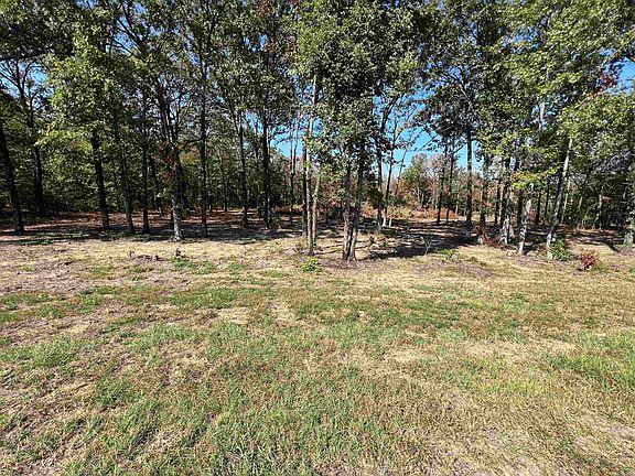 3rd image of 142 Lakeside Dr