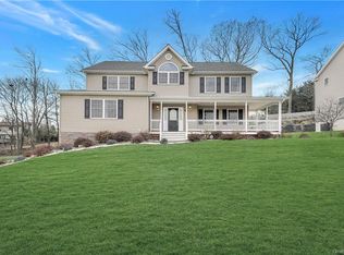 8 Village Gate Way, Monroe, NY 10950