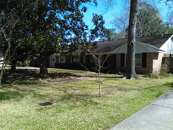3rd image of 854 Sprucewood Ln